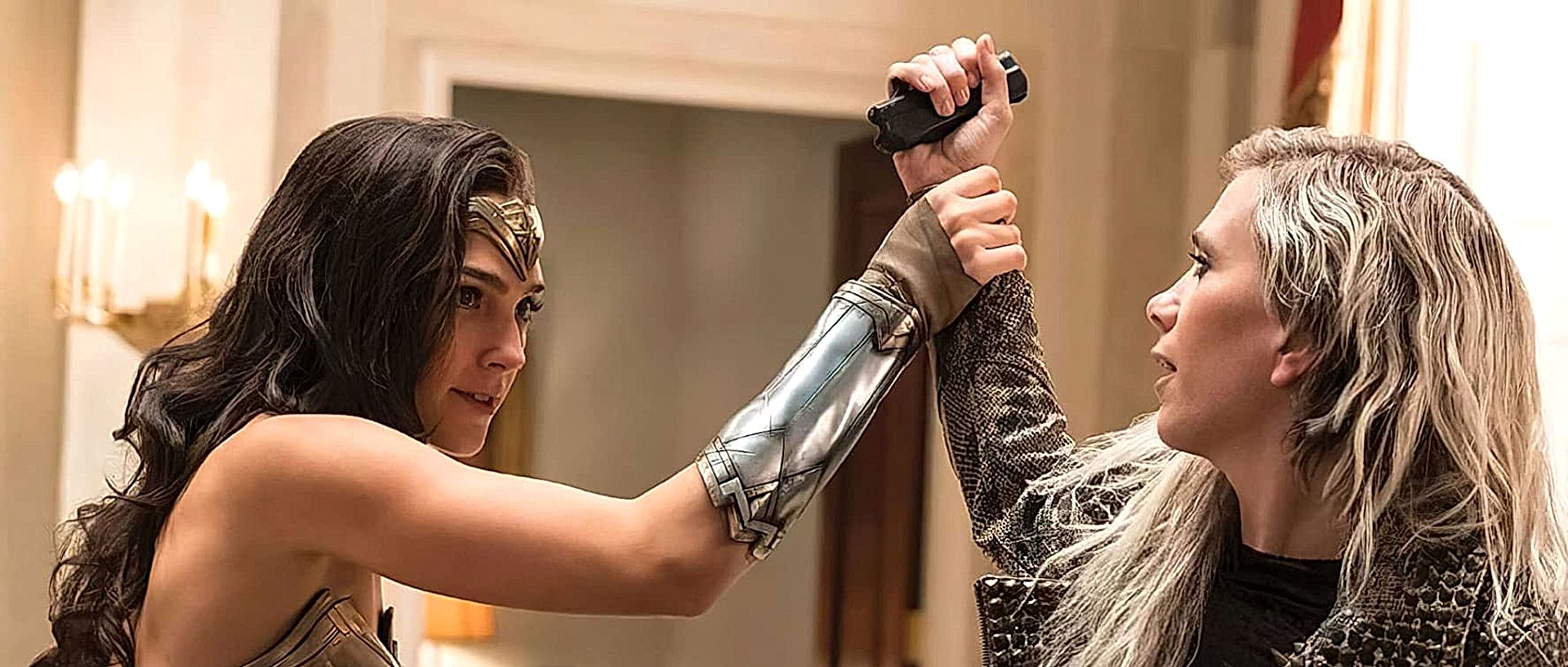 Immagine di copertina per Wonder Woman 3: botta e risposta tra Patty Jenkins e James Gunn