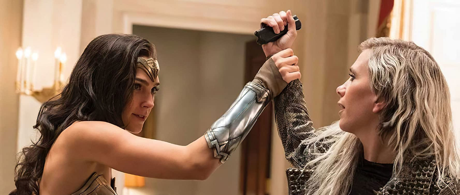 Immagine di copertina per Wonder Woman 3: botta e risposta tra Patty Jenkins e James Gunn