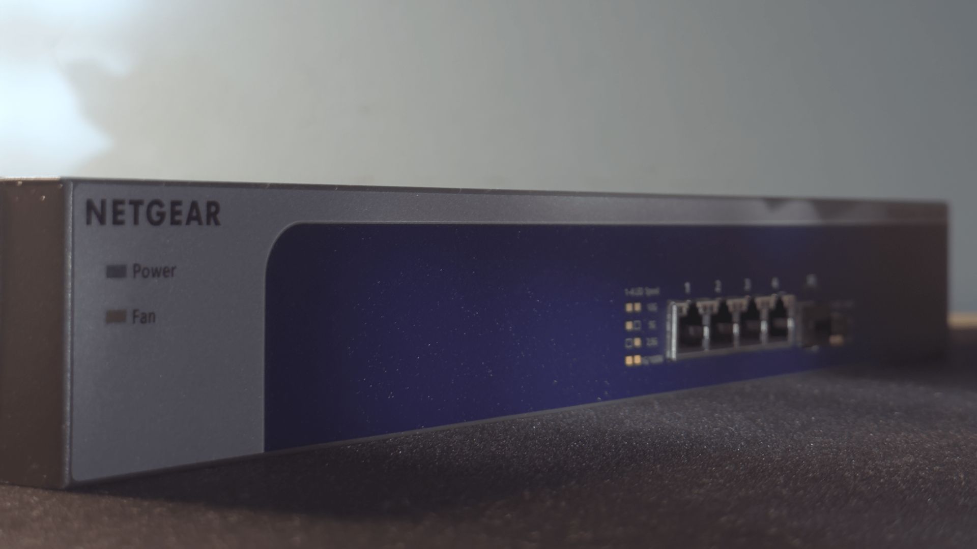 Recensione dello switch di rete Netgear XS505M: scopri le prestazioni potenti fino a 10gbps e la flessibilità di connessione. 10057222