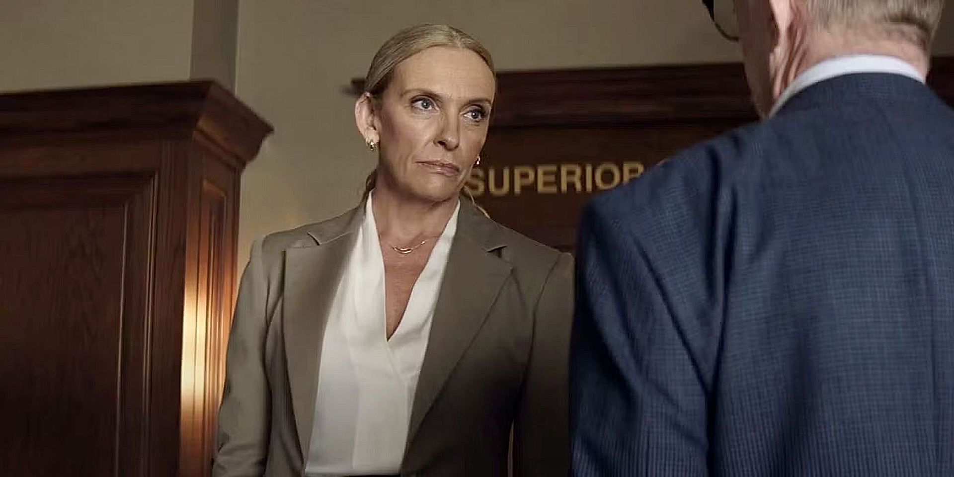 Toni Collette e J. K. Simmons in una scena di Giurato numero 2 10090172