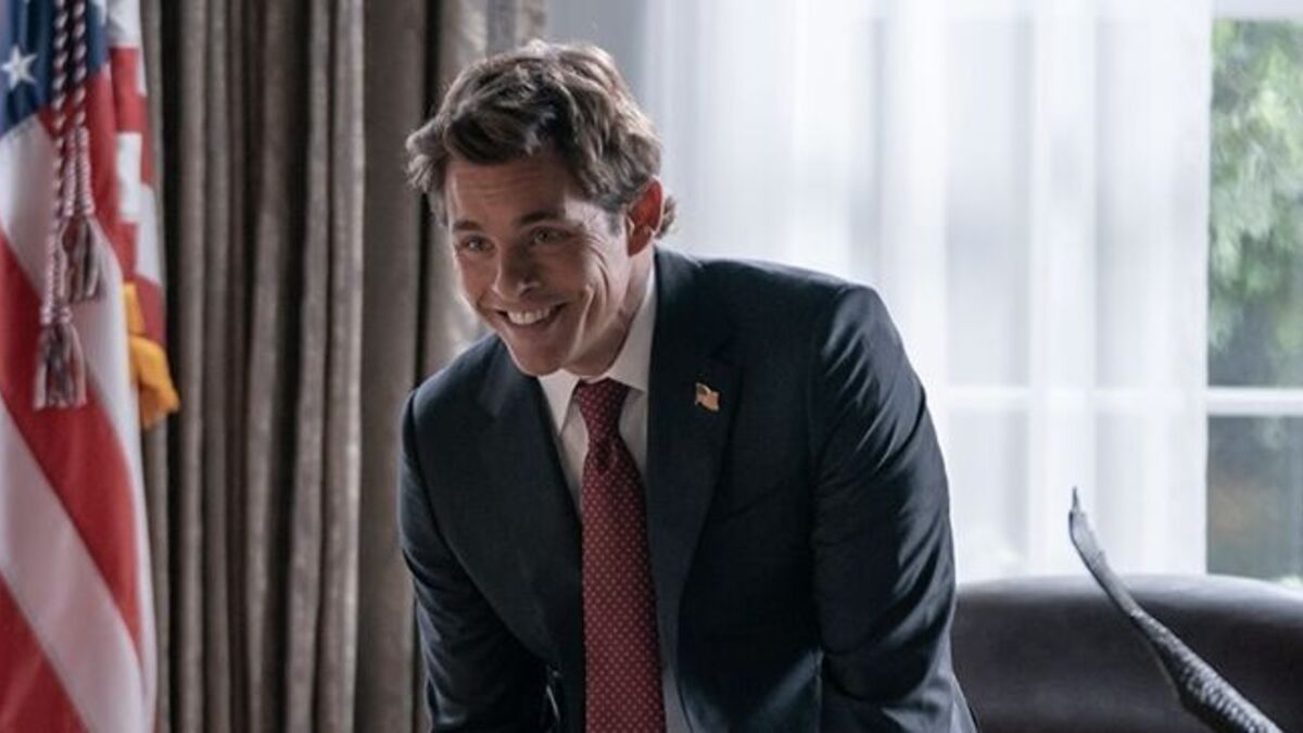 James Marsden nei panni del Presidente degli USA nella serie Paradise (2025).