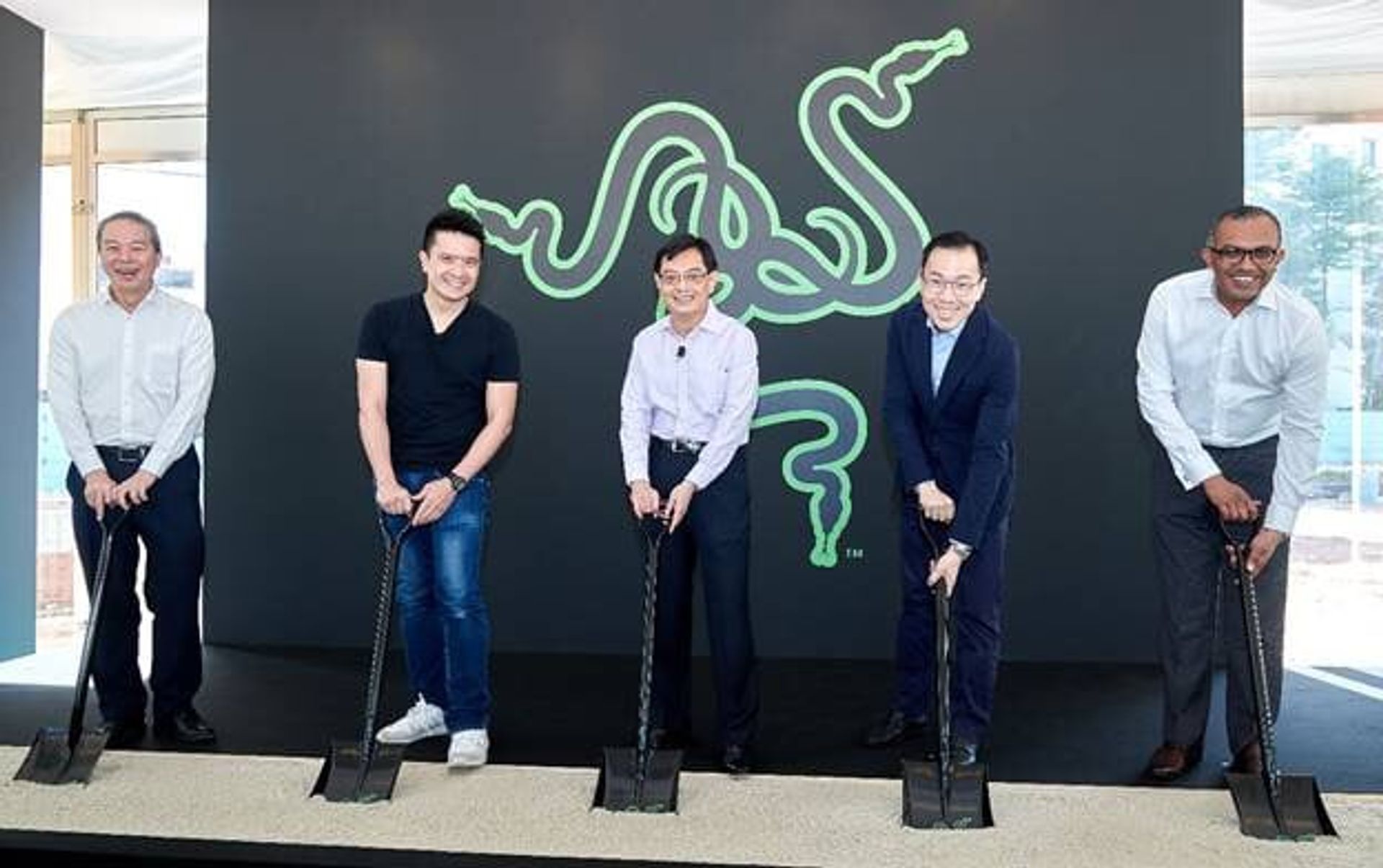 Immagine di copertina per RAZER CELEBRA L’INIZIO DEI LAVORI DI COSTRUZIONE DELLA NUOVA SEDE PRINCIPALE A SINGAPORE