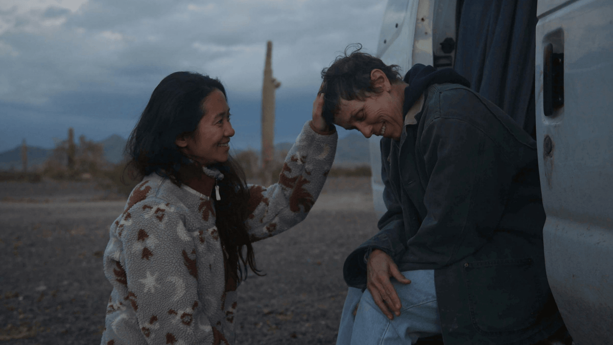 Chloé Zhao insieme a Frances McDormand