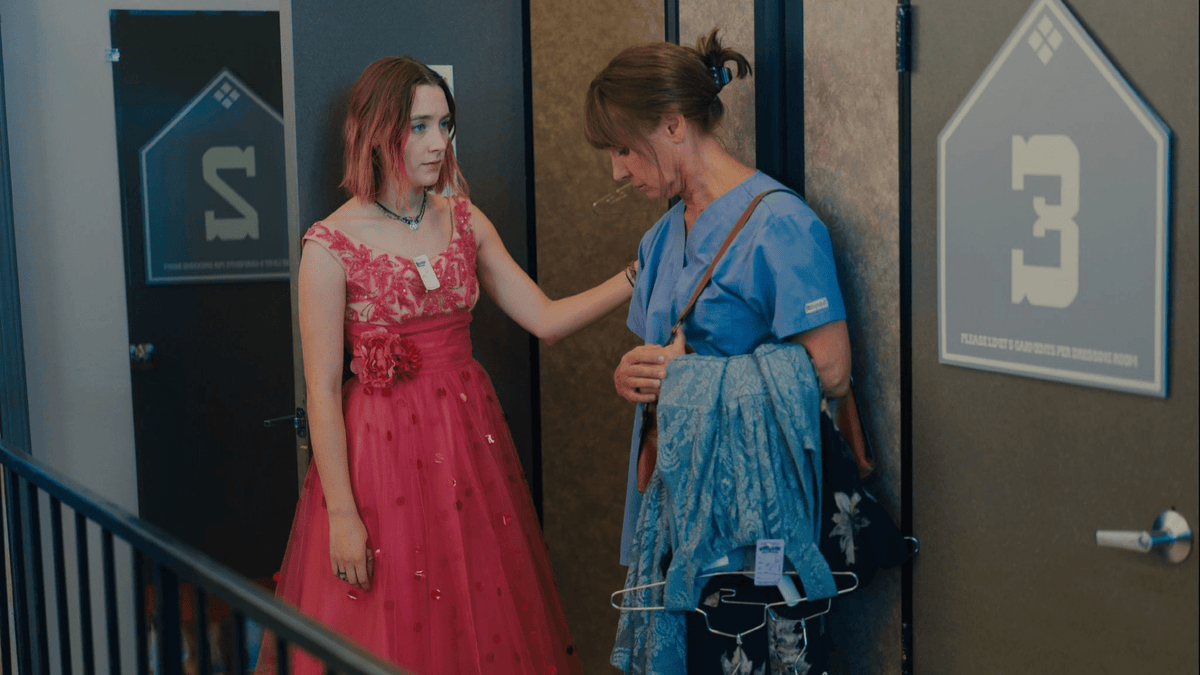 Crescere: Christine e la madre in una scena di Lady Bird
