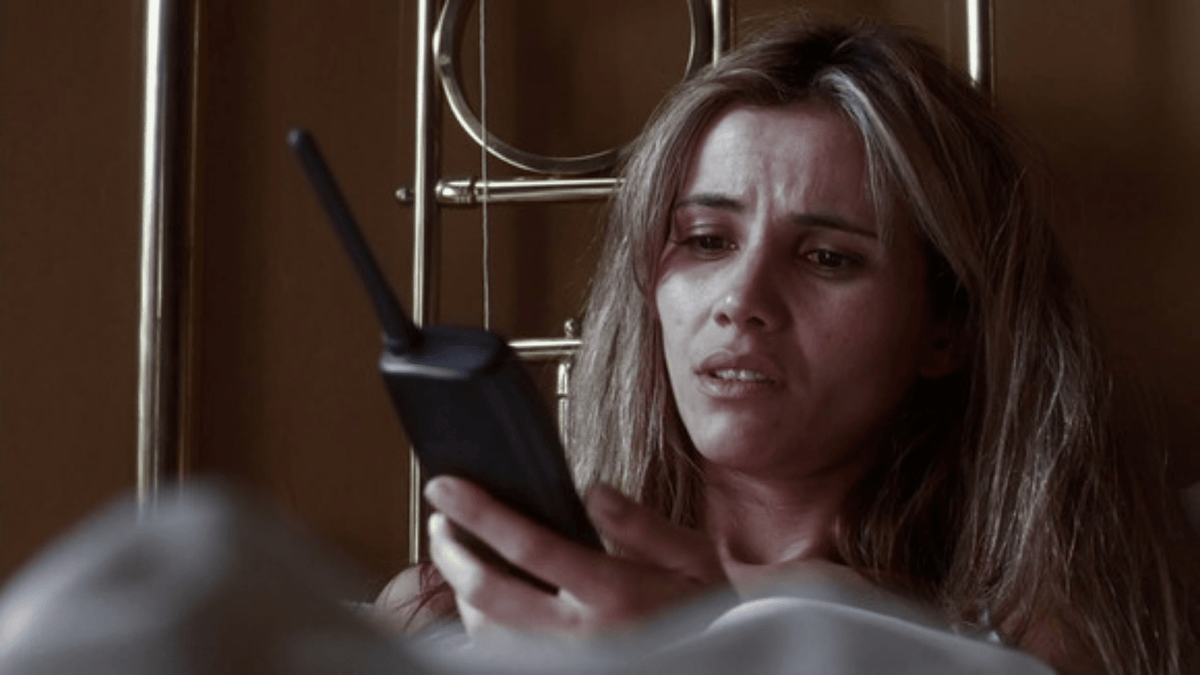 Valeria in una scena di Amores Perros