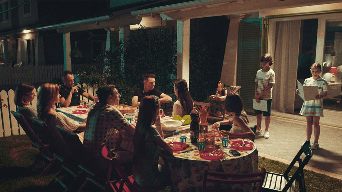 Una scena dal film Favolacce