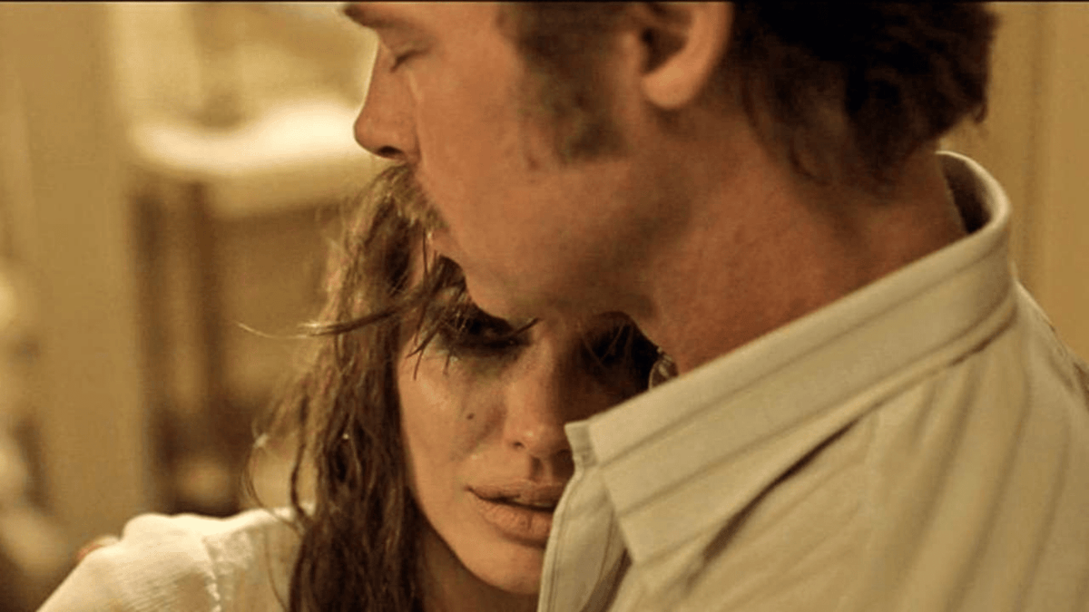 La madre è interpretata da Angelina Jolie in By the Sea