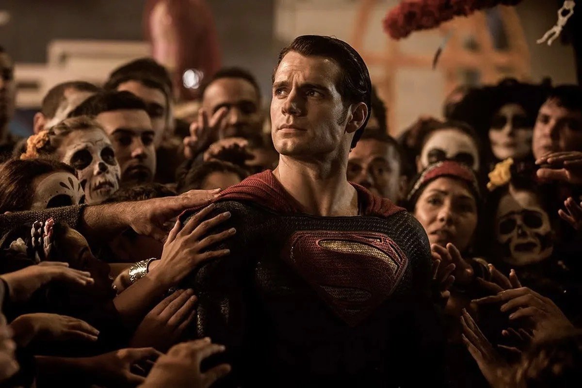 Henry Cavill nei panni di Superman.