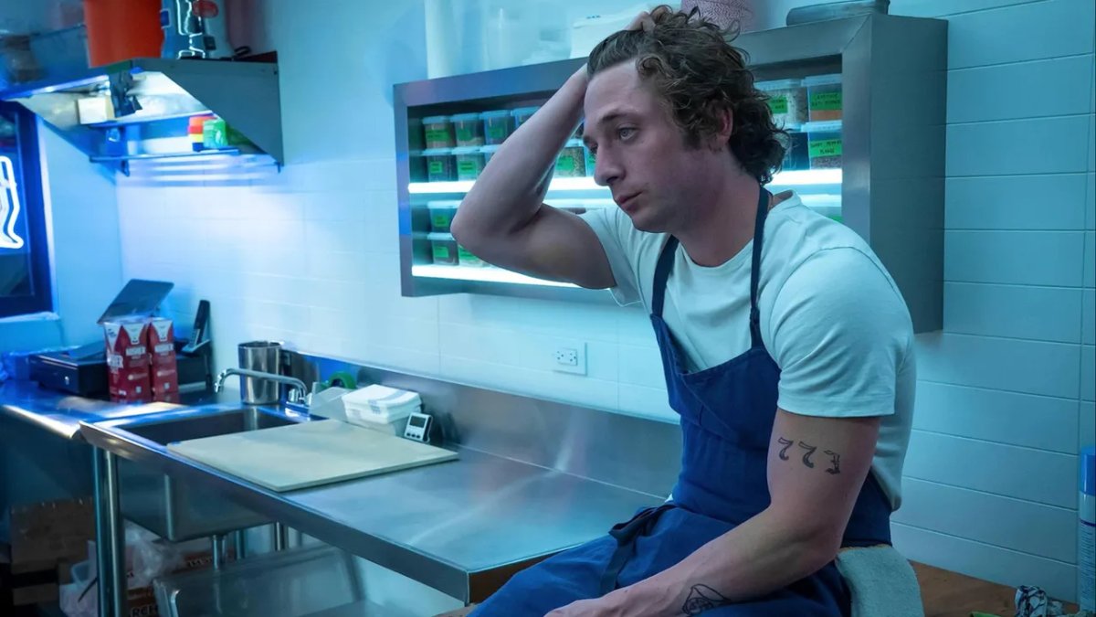 Una scena dalla serie tv, The Bear, con Jeremy Allen White.