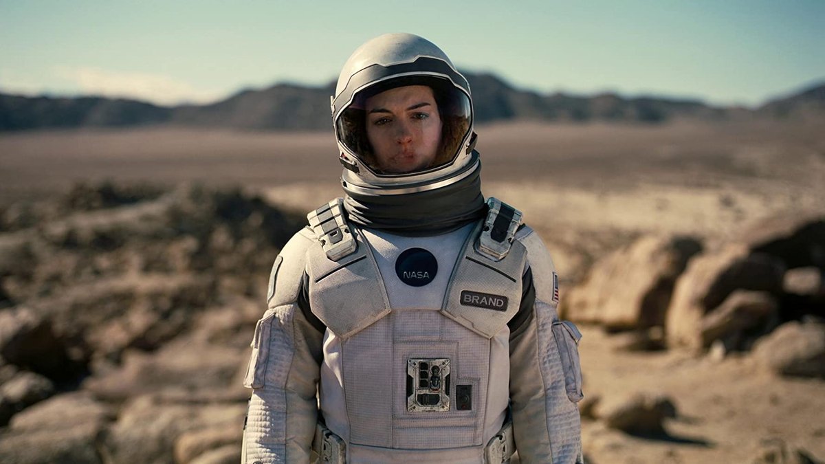 Anne Hathaway in una scena di Interstellar.