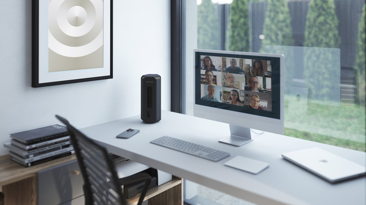 Design sottile del router WIFI 7 RS700 di Netgear