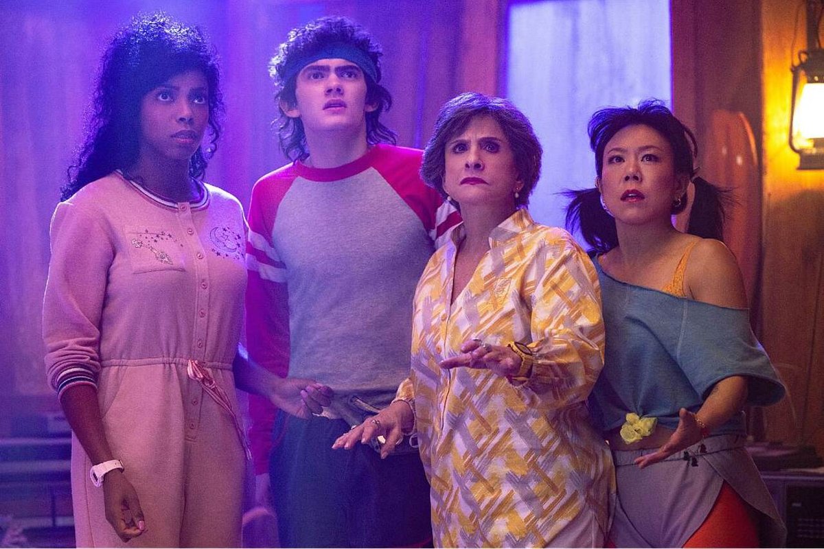 La congrega di Agatha in una scena dalla serie tv, Agatha All Along