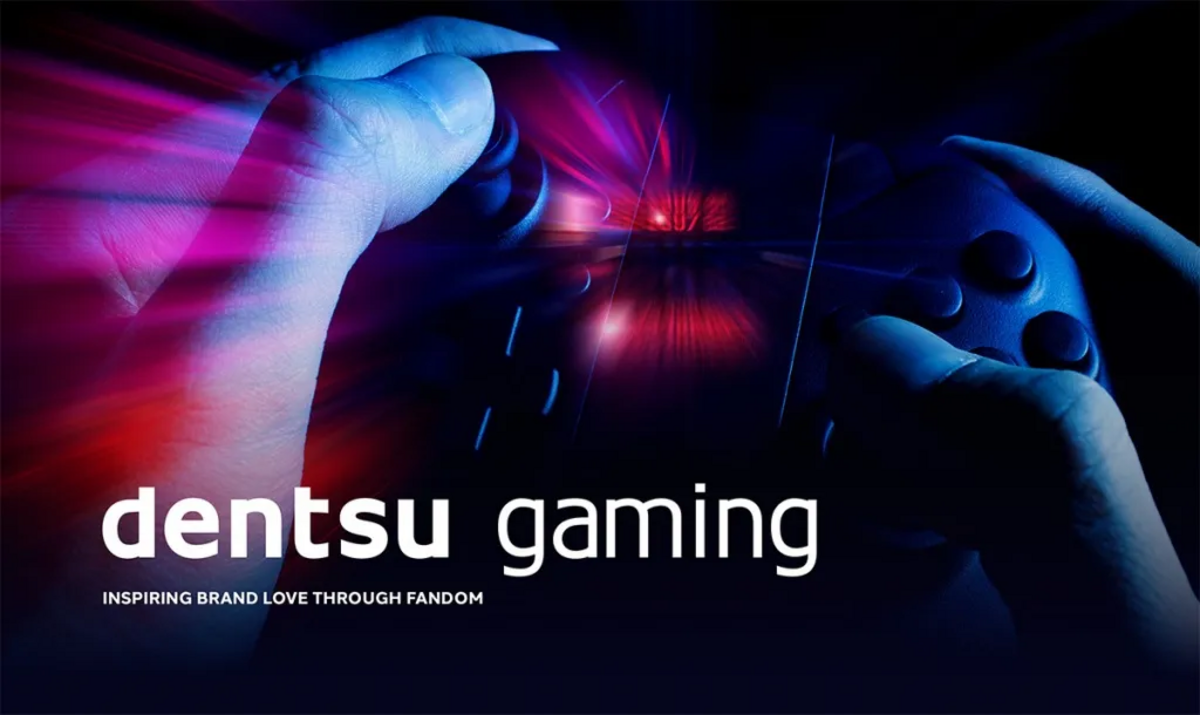 Mani che tengono un controller di gioco con effetto neon e logo Dentsu Gaming.