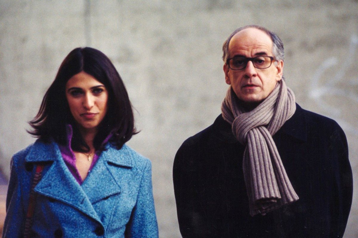 Toni Servillo e Olivia Magnani in una scena de "Le conseguenze dell'amore".