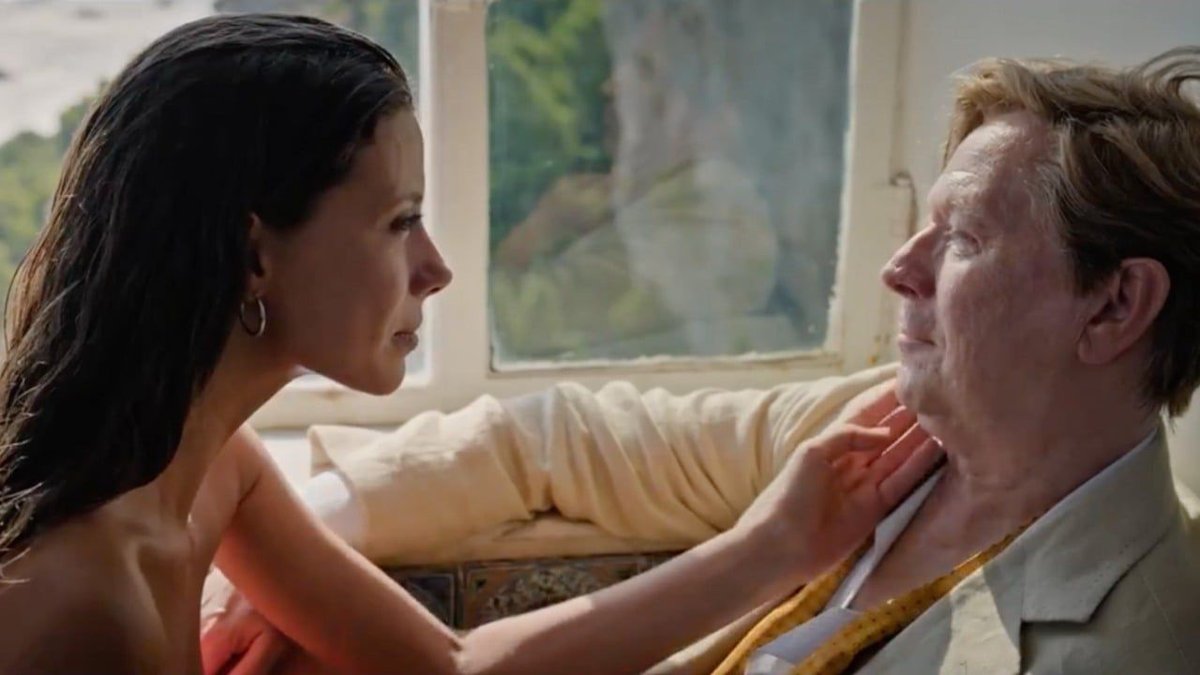 Celeste Dalla Porta e Gary Oldman in Parthenope