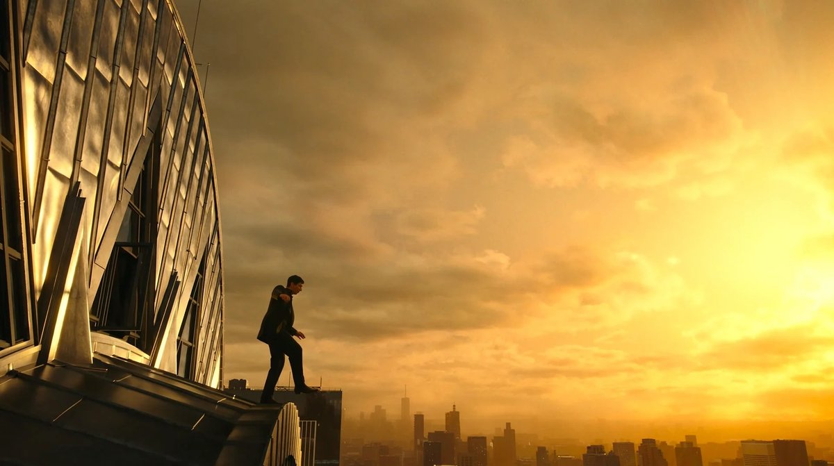 Adam Driver in una scena dal film, Megalopolis.