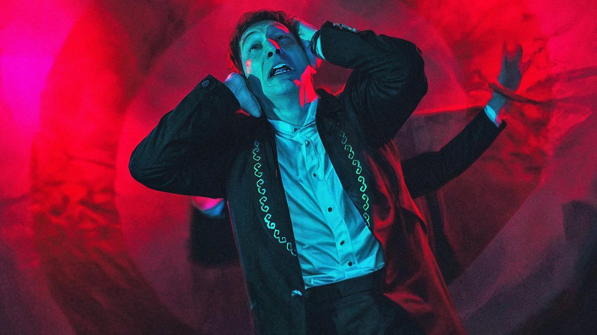 Adam Driver in una scena dal film, Megalopolis.