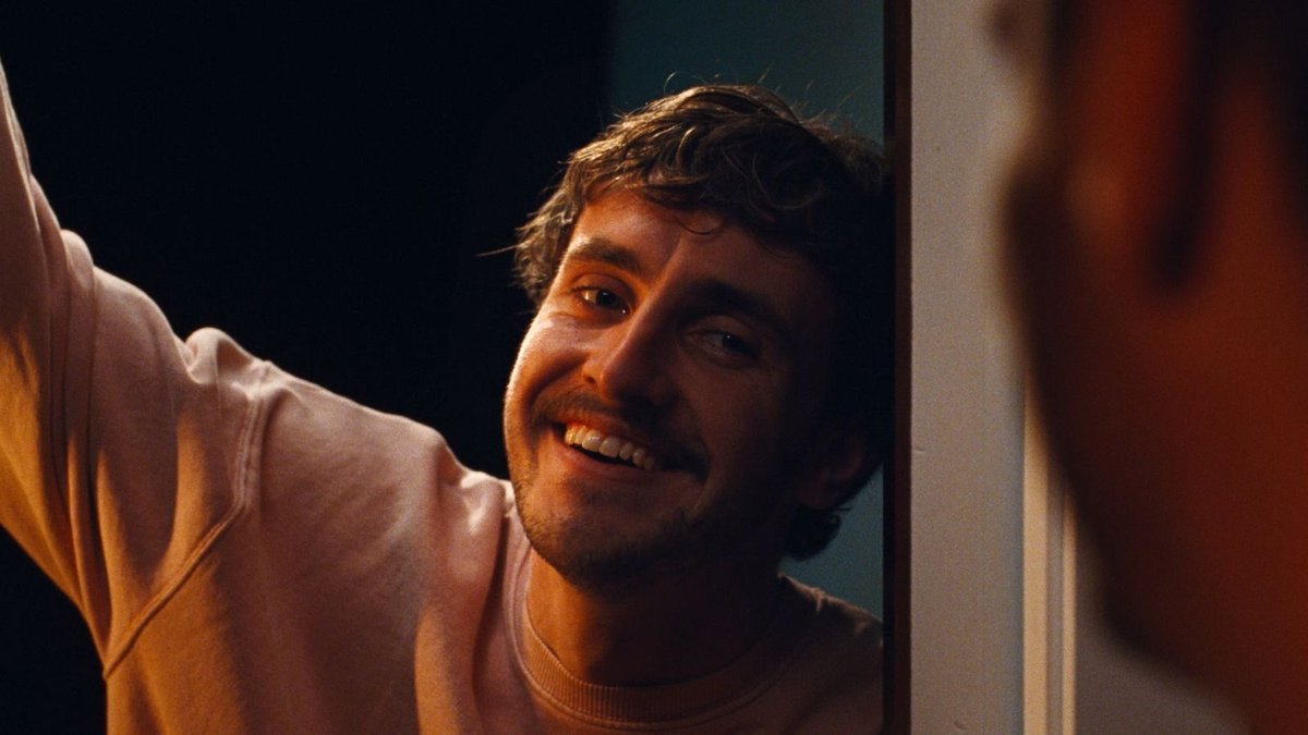 Paul Mescal in una scena dal film, Estranei.