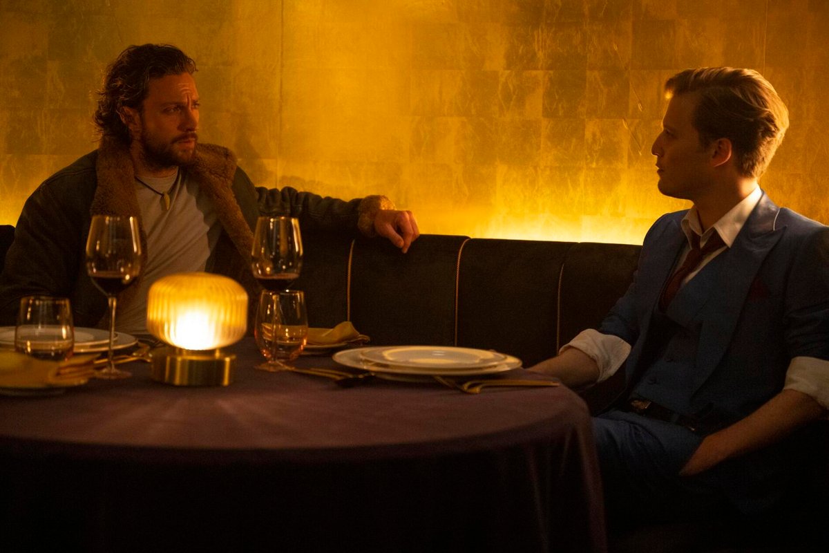 Aaron Taylor-Johnson e Fred Hechinger in Kraven - Il cacciatore.