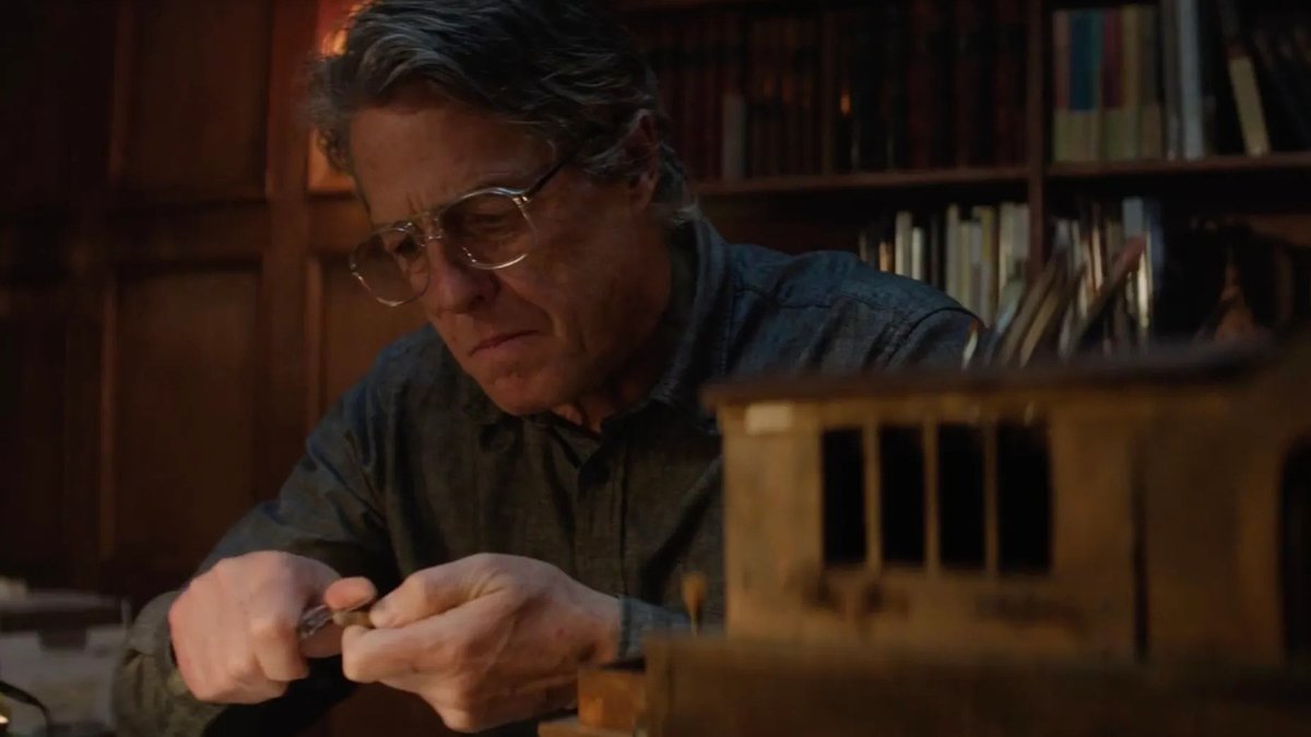 Hugh Grant in una scena del nuovo film thriller Heretic interpreta il Signor Reed.