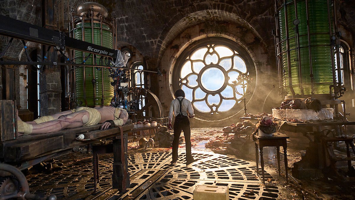 Oscar Isaac e Jacob Elordi in Frankenstein di Guillermo del Toro