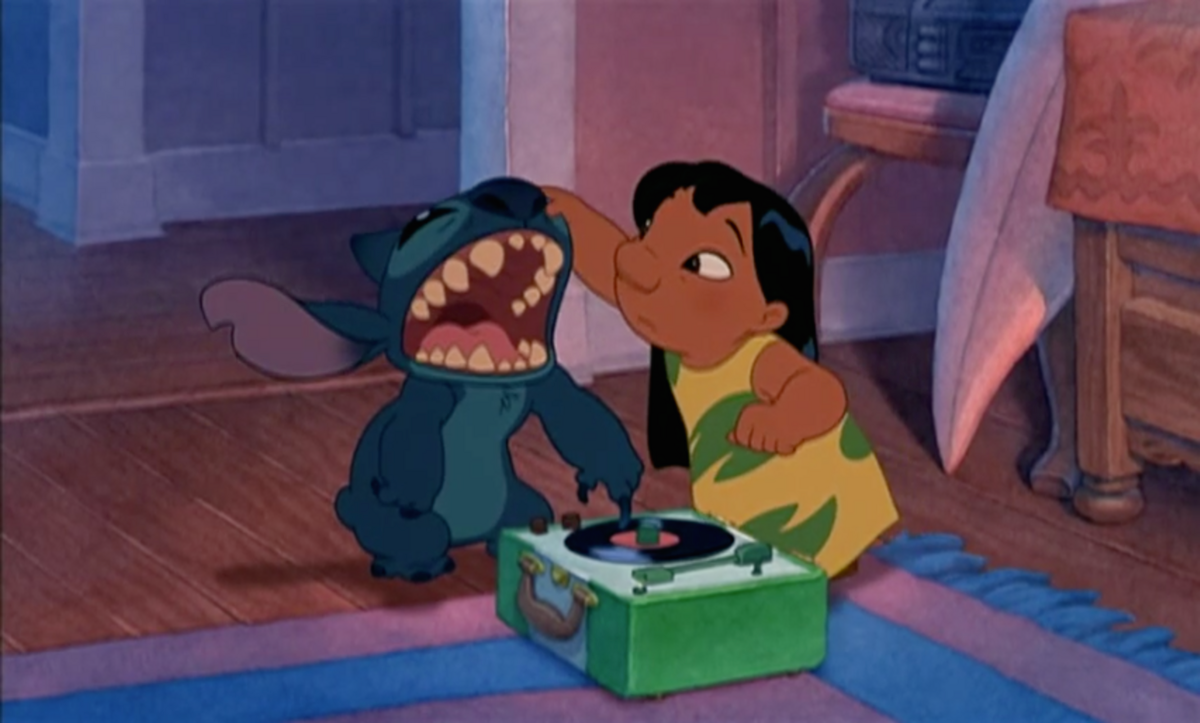 Una scena del film animato, Lilo & Stitch.