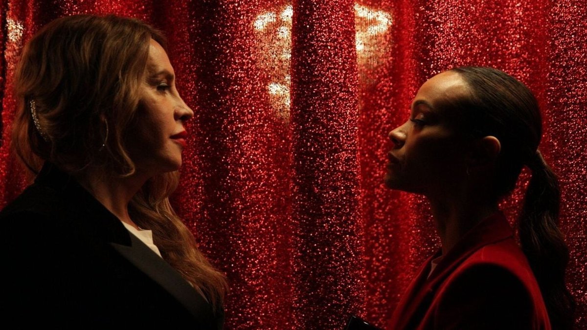 Karla Sofía Gascón e Zoe Saldana in una scena di Emilia Pérez.