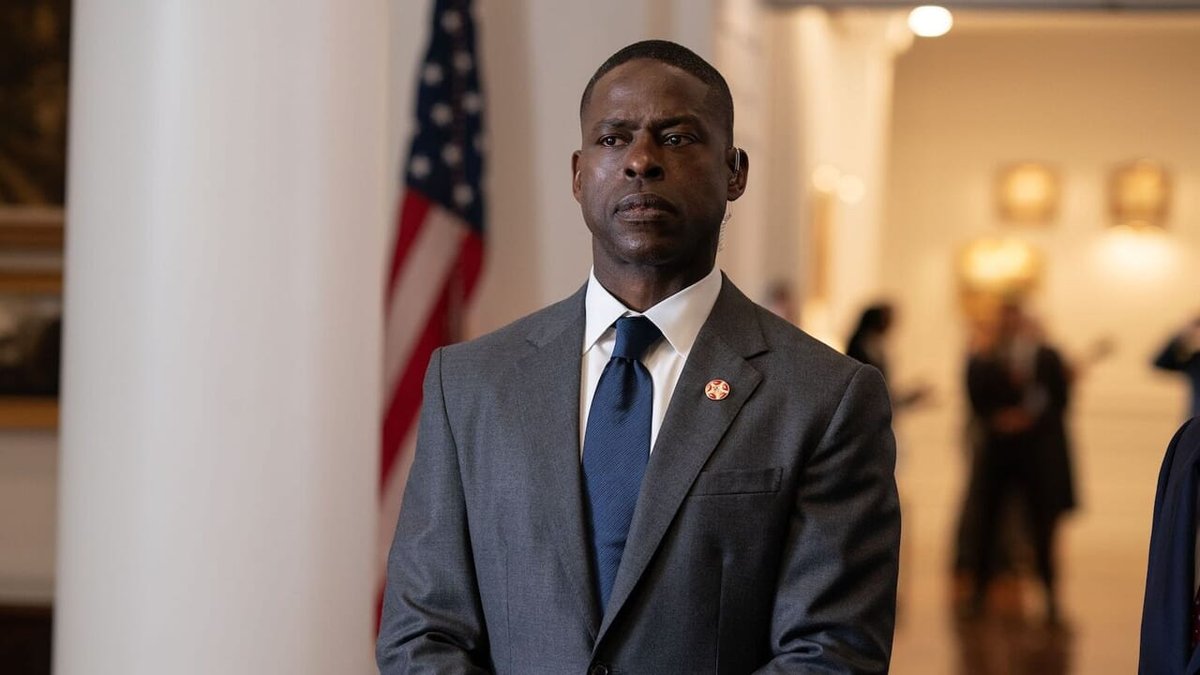 Sterling K. Brown nei panni di Xavier Collins in una scena di Paradise (2025).