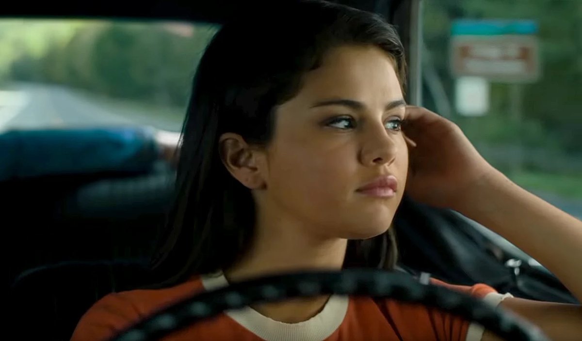 Selena Gomez in una scena di I morti non muoiono.