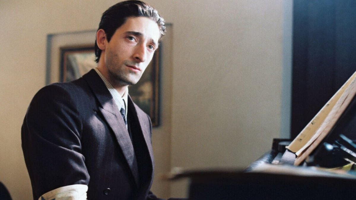 Adrien Brody in una scena del film, Il pianista.