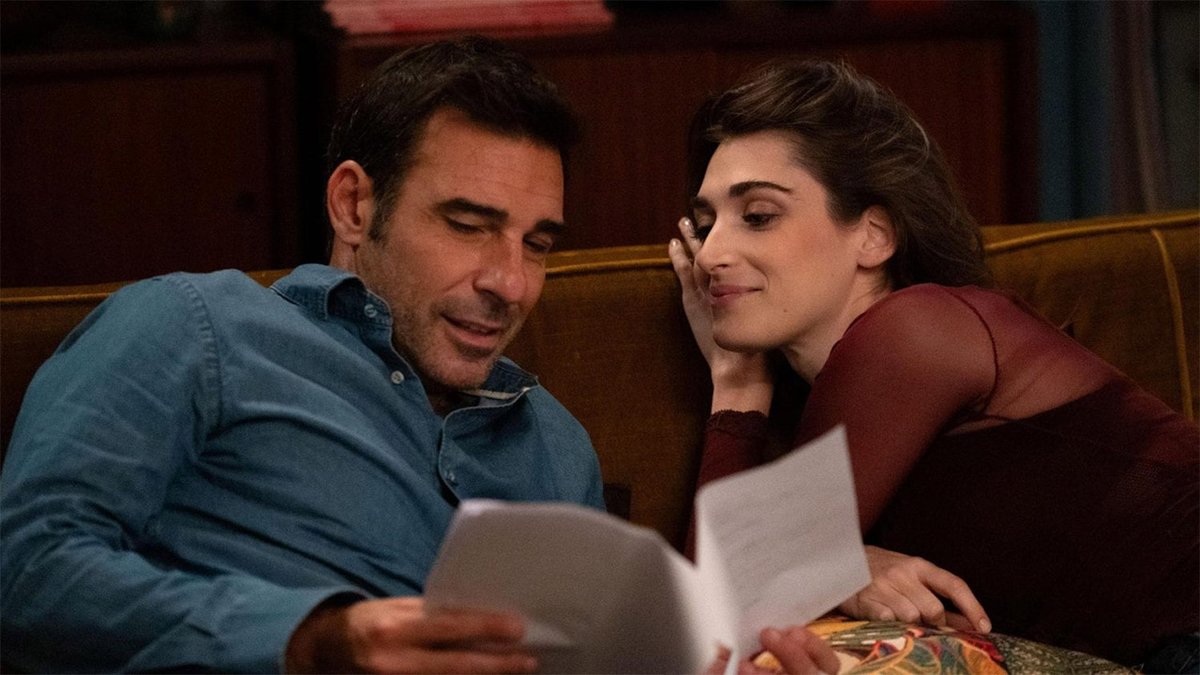 Edoardo Leo e Pilar Fogliati in una scena del film Follemente