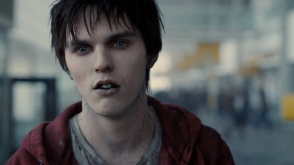 Nicholas Hoult interpreta lo zombie R in questa commedia horror.