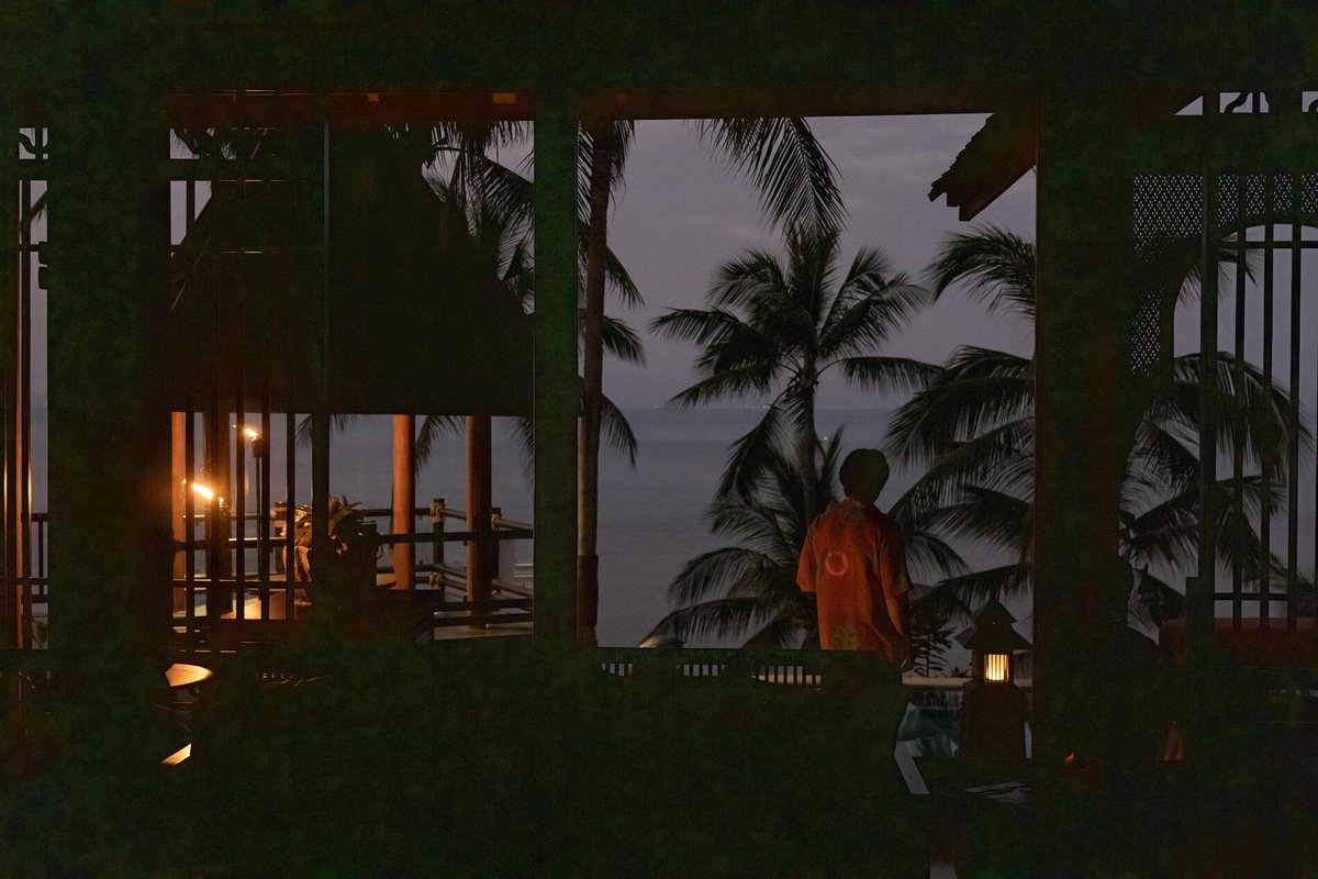 Una scena da The White Lotus 3.
