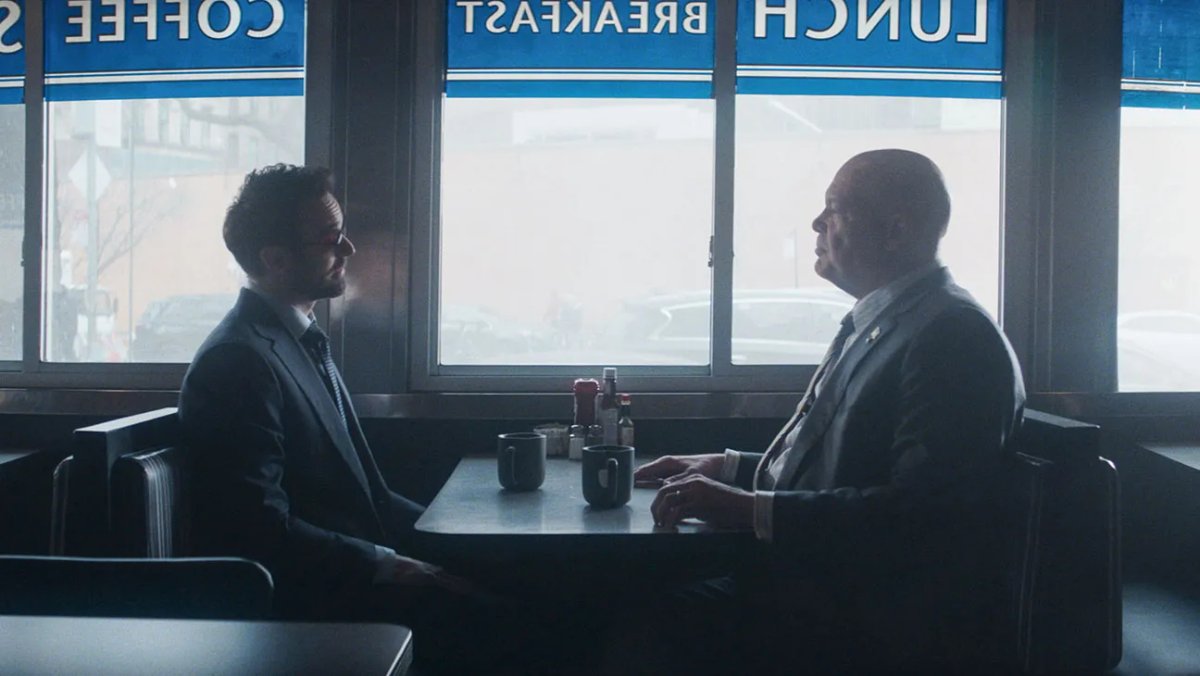 Fisk e Murdock in una scena dalla serie tv Daredevil: Rinascita.