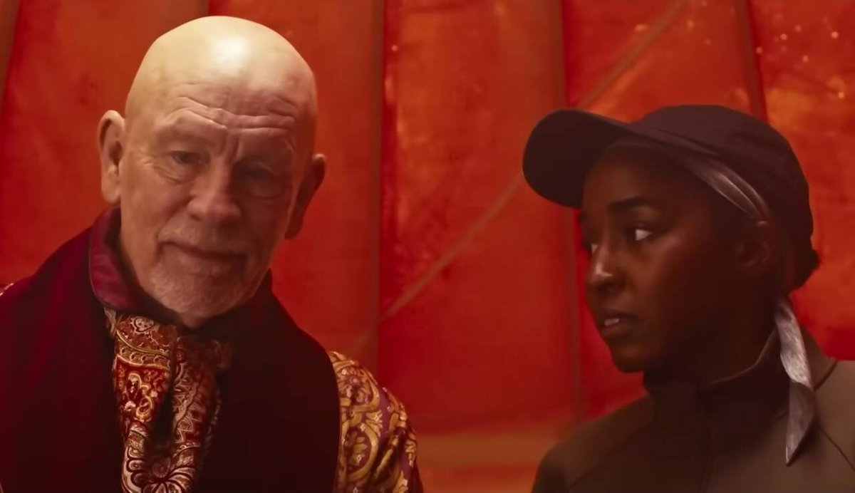 In una scena del film Opus, vediamo Malkovich insieme alla co-protagonista.