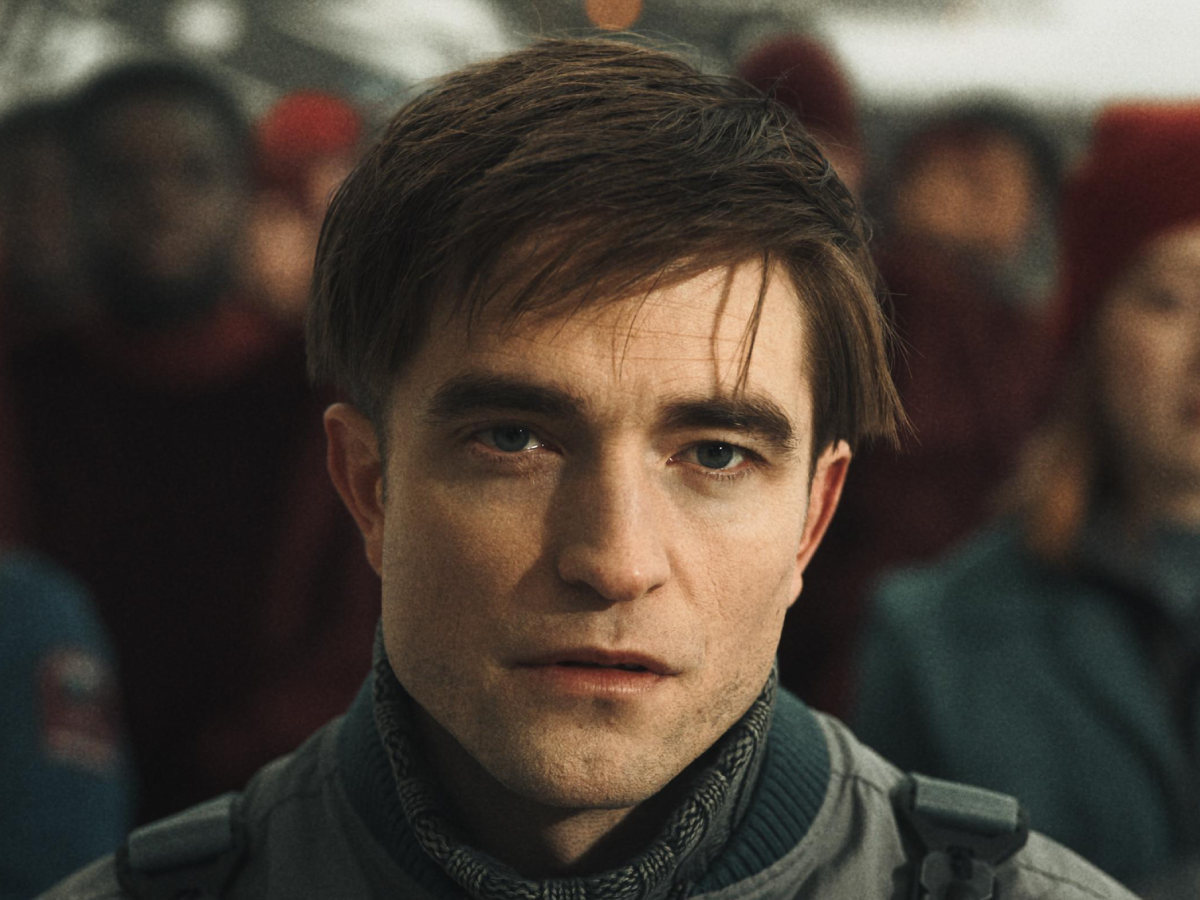Robert Pattinson nei panni di Mickey 17.