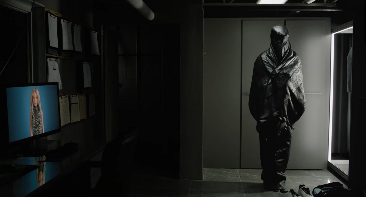 Vincent Cassel in una scena di The Shrouds.