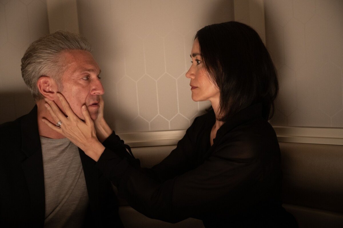 Vincent Cassel e Sandrine Holt in The Shrouds