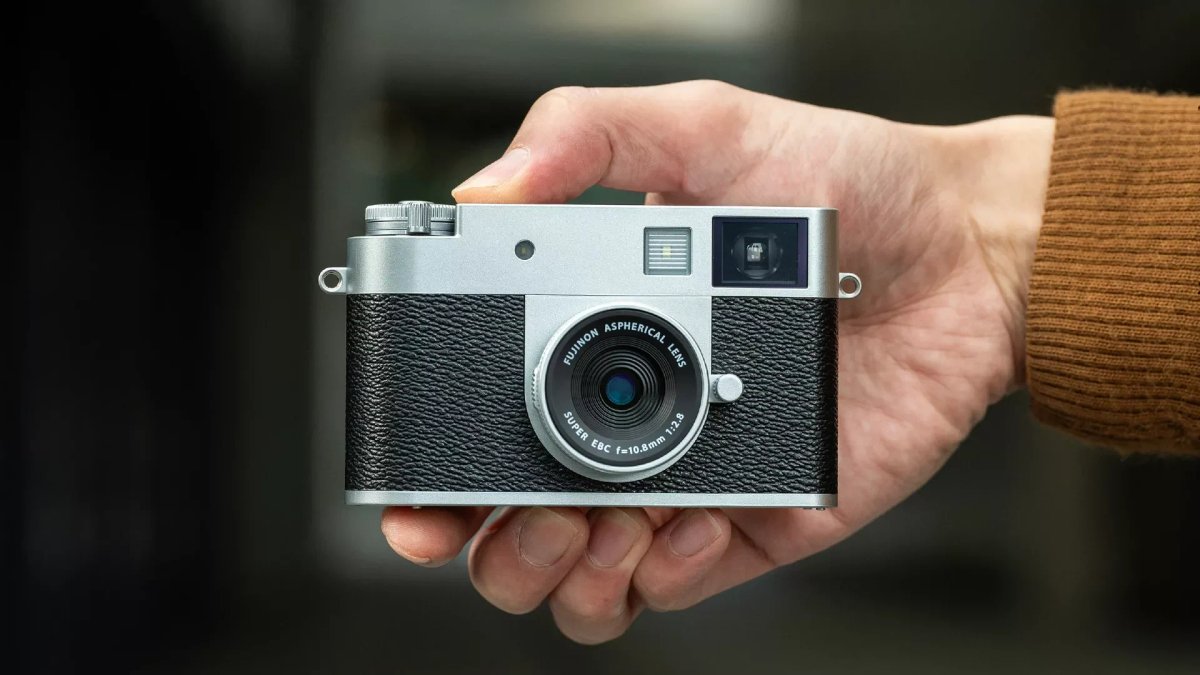 La nuova Fujifilm X-Half.