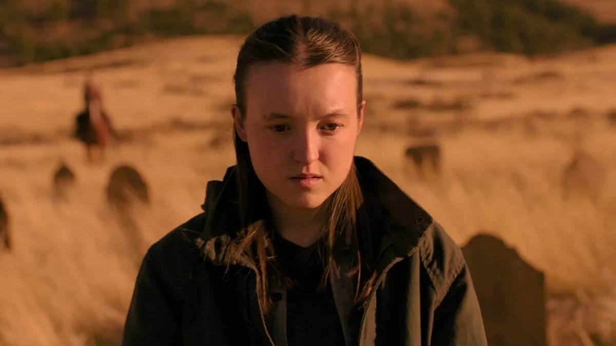 Bella Ramsey nei panni di Ellie nel terzo episodio della seconda stagione di The Last of Us.