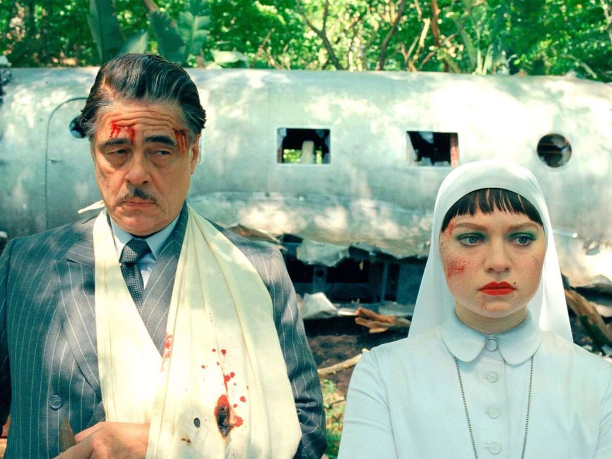 Una scena dal film, La Trama Fenicia.