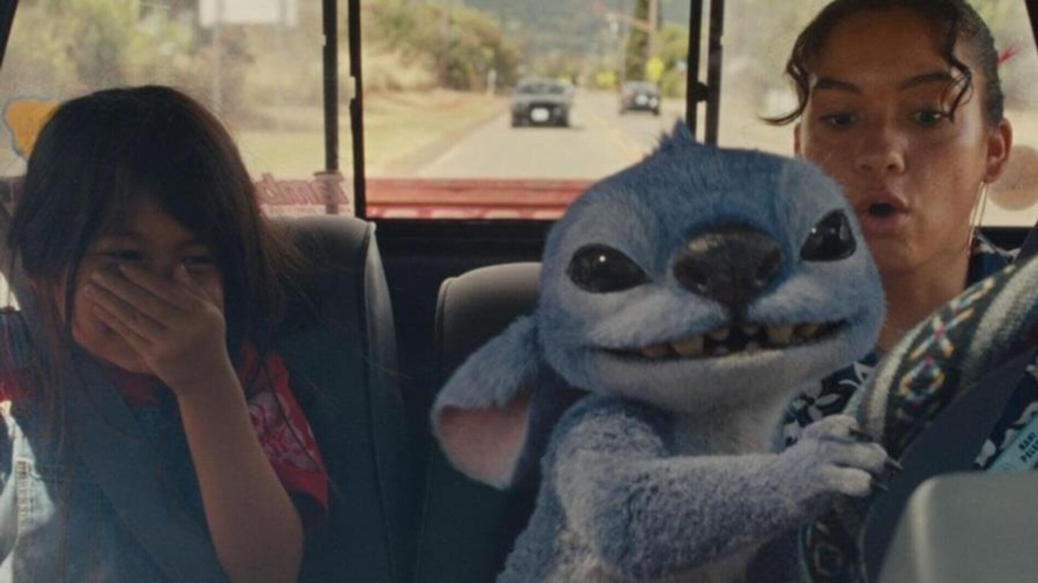 Maia Kealoha e Sydney Agudong in una scena di Lilo & Stitch (2025).