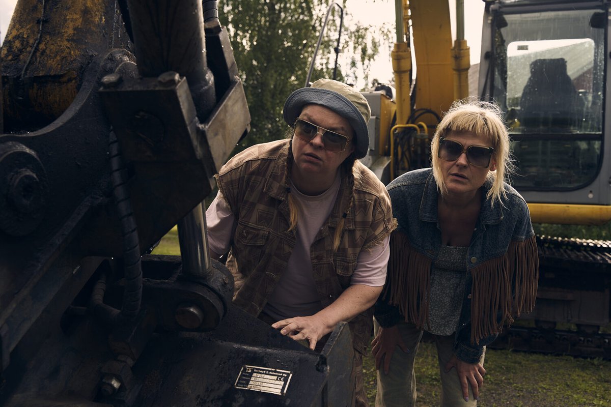 Elina Knihtila e Pirjo Lonka in una scena del film