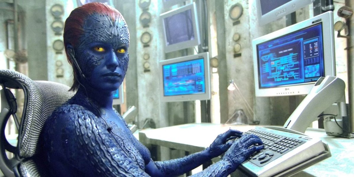 Rebecca Romijn nei panni di Mystique.