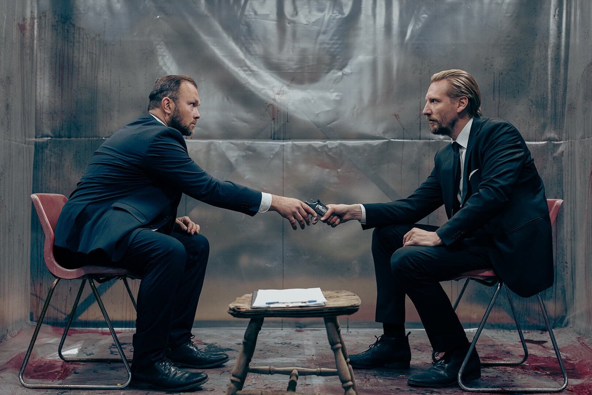 Pekka Strang e Jari Virman in La morte è un problema dei vivi di Teemu Nikki.