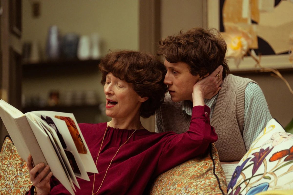 Tilda Swinton e George MacKay in The End.
