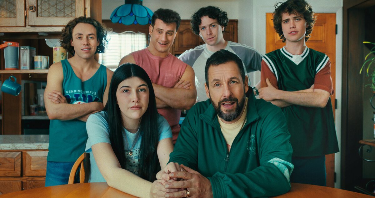 Un Tipo Imprevedibile 3 si farà? Tutto quello che sappiamo sul futuro della saga con Adam Sandler La famiglia Gilmore in una scena di Un Tipo Imprevedibile 2.