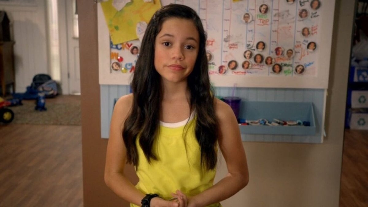 Jenna Ortega in Harley in mezzo.