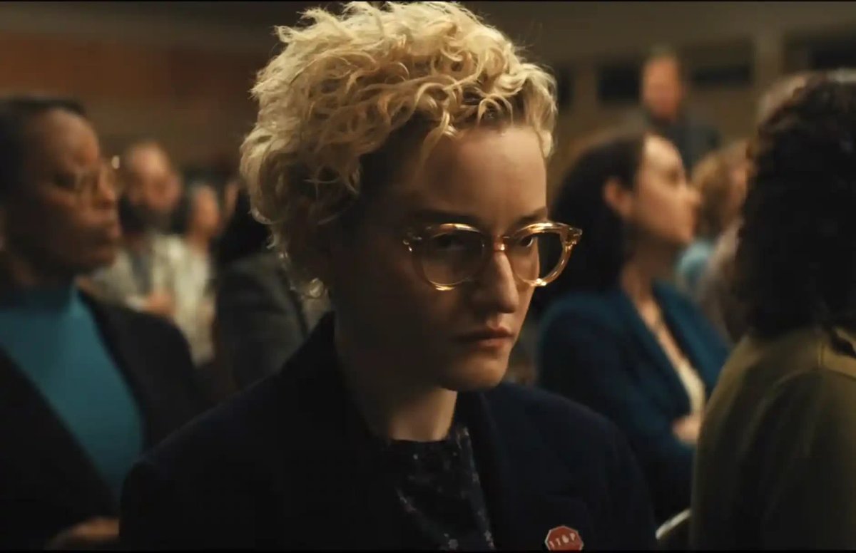 Una scena dal film, Weapons.
