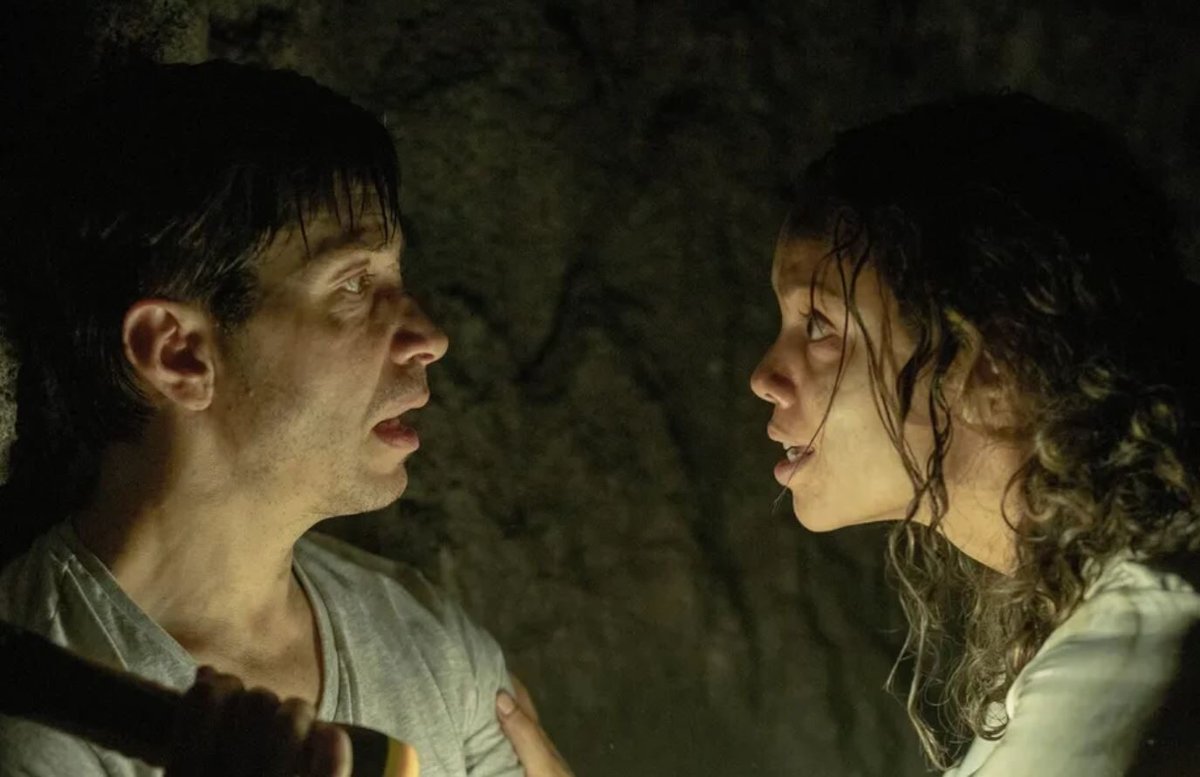 Zach Cregger e l’horror moderno: perché Barbarian e Weapons sono segni di una nuova era Una scena dal film horror di Zach Cregger, Barbarian.